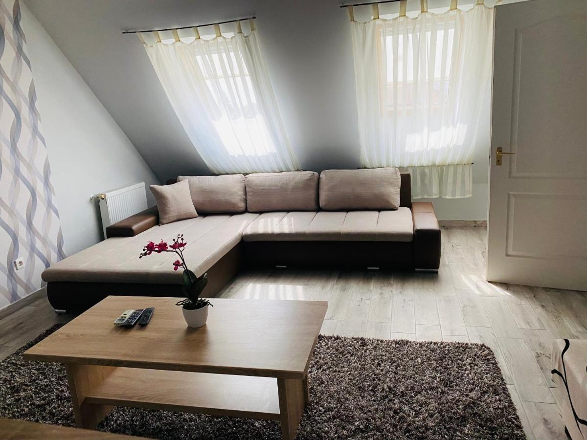 Апартаменты Tamara Apartman Хайдусобосло Экстерьер фото